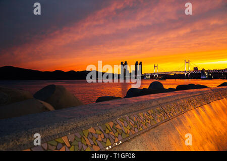 Gwangan Brücke und Meer, Dämmerung Sonnenuntergang in Busan, Korea Stockfoto