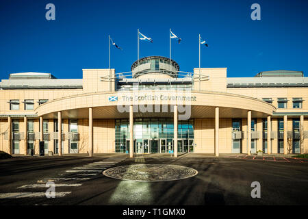 Fassade der Schottischen Regierung Gebäude Victoria Quay, Edinburgh Stockfoto