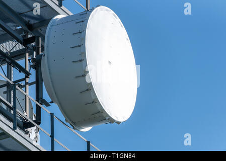 Antenne auf einem Turm an Schockl Berg in Graz. Drahtlose Technologie Konzept. Stockfoto