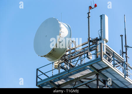 Antenne auf einem Turm an Schockl Berg in Graz. Drahtlose Technologie Konzept. Stockfoto