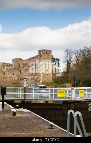 Newark Castle auf dem Fluss Trent, Newark-on-Trent, Nottinghamshire, England Stockfoto