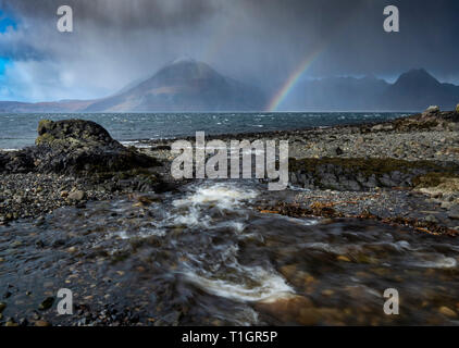 Vorbei an Sturm über Loch Scavaig und die Black Cuillins von Elgol, Elgol, Isle of Skye, Innere Hebriden, Schottland, Großbritannien Stockfoto