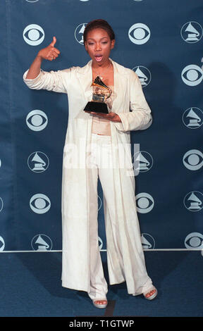 LOS ANGELES, Ca - 24. Februar 1999: Sängerin Brandy auf der 41. jährlichen Grammy Awards in Los Angeles. © Paul Smith/Featureflash Stockfoto