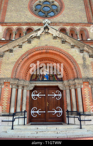 Römisch-katholische Kirche in Szeged, Ungarn. Magyarok Nagyasszonya romai katolikus templom Nyiregyhaza, Magyarorszag. Stockfoto