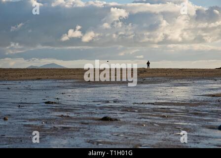 Ferner Zahlen am Strand, Rhosneigr, Anglesey, North Wales, UK Stockfoto