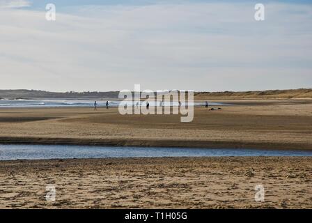 Ferner Zahlen am Strand, Rhosneigr, Anglesey, North Wales, UK Stockfoto