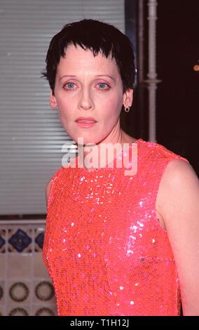 LOS ANGELES, Ca. Oktober 06, 1999: Schauspielerin Lori Petty bei der Weltpremiere in Los Angeles der "Fight Club", der stars Brad Pitt, Edward Norton und Helena Bonham Carter. © Paul Smith/Featureflash Stockfoto