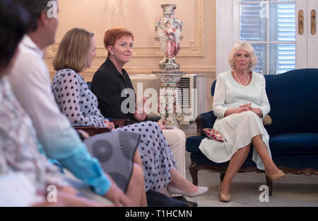 Die Herzogin von Cornwall bei einem Besuch des Kubanischen Frauenbundes, in Havanna, Kuba, als Teil einer historischen Reise, die feiert die kulturellen Bindungen zwischen dem Vereinigten Königreich und den kommunistischen Staat. Stockfoto