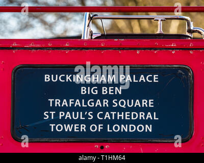 London Classic Routemaster Bus - eine klassische Londoner routemaster Bus für Stadtrundfahrten Ausflüge rund um die Sehenswürdigkeiten von London verwendet. Stockfoto