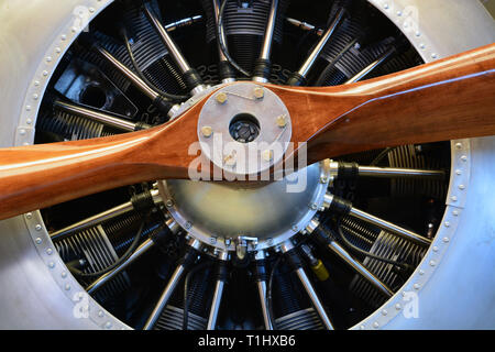 Nahaufnahme der Rotary Engine auf einem WWI ära Sopwith Strutter mit Holz Propeller. Stockfoto