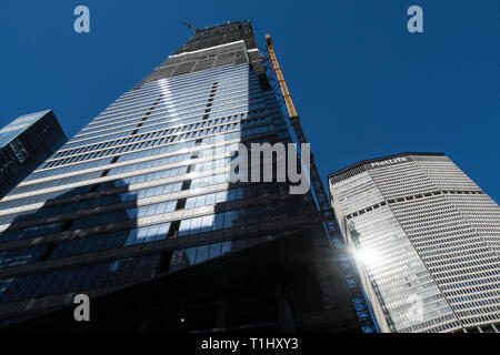 Ein Vanderbilt im Bau mit MetLife Gebäude im Hintergrund, New York City, USA Stockfoto