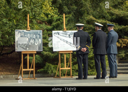 Royal Air Force Polizei eine Hommage an die 50 Flieger in der großen Flucht aus Stalag 3 getötet auf das 75-jährige Jubiläum am Soldatenfriedhof in Posen Stockfoto