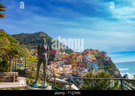 Die schöne Landschaft in Manarola Stadt, der Nationalpark der Cinque Terre, Ligurien, Italien. Es ist eines von fünf berühmten bunten Fischerdörfern. Stockfoto