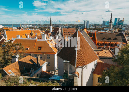 Einen Überblick über die Altstadt von Tallinn, Estland auf einer klaren Herbsttag Stockfoto