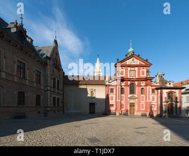 Basilika des Hl. Georg auf der Prager Burg Stockfoto