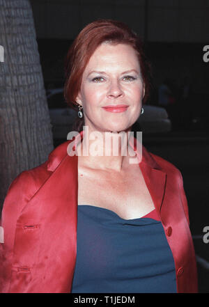 LOS ANGELES, Ca - 27. Juli 1999: Schauspielerin JoBETH WILLIAMS bei der Uraufführung von "Die Thomas Crown Affäre" welche Stars Pierce Brosnan und Rene Russo. © Paul Smith/Featureflash Stockfoto