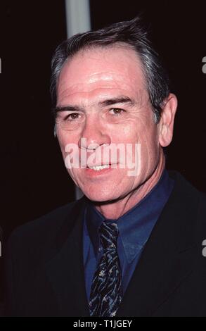 LOS ANGELES, Ca - 21. September 1999: Schauspieler Tommy Lee Jones in Los Angeles Premiere seines neuen Films "double Jeopardy", in dem er Sterne mit Ashley Judd. © Paul Smith/Featureflash Stockfoto