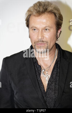 Paris, Frankreich. 09 Feb, 2019. Gilles Glab besucht in der Don' Aktionen Nationale zeichnen an der Secours Populaire Français in Paris Stockfoto