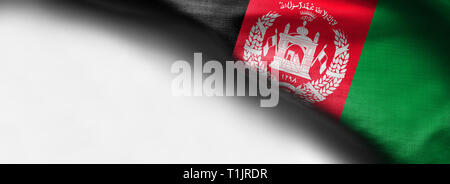 Bunte, Nahaufnahme, gewellt Stoff Flagge Afghanistan auf weißem Hintergrund - rechten oberen Ecke Flagge Stockfoto
