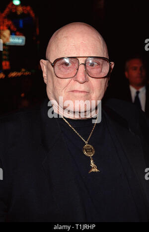 LOS ANGELES, Ca. November 16, 1999: Schauspieler Rod Steiger bei der Weltpremiere von "Ende der Tage", die Sterne Arnold Schwarzenegger. © Paul Smith/Featureflash Stockfoto