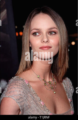LOS ANGELES, Ca. November 17, 1999: Die französische Schauspielerin und Sängerin Vanessa Paradis im Rahmen der Weltpremiere in Hollywood, von Freund Johnny Depps's neuer Film leepy Hollow." © Paul Smith/Featureflash Stockfoto