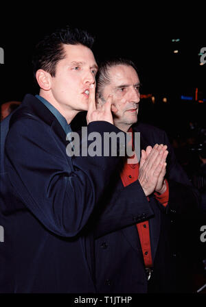 LOS ANGELES, Ca. Dezember 06, 1999: Schauspieler Barry Pepper (links) und Harry Dean Stanton bei der Weltpremiere des neuen Film 'The Green Mile', in dem Sie Sterne mit Tom Hanks. © Paul Smith/Featureflash Stockfoto