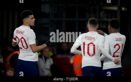 Bournemouth, UK. 26 Mär, 2019. Dominic Solanke (AFC Bournemouth) von England U21 sein Ziel feiert während der internationalen Freundschaftsspiel zwischen England U 21 und U 21 in der Goldsands Stadion, Bournemouth, England am 26. März 2019. Foto von Andy Rowland. Credit: Andrew Rowland/Alamy leben Nachrichten Stockfoto