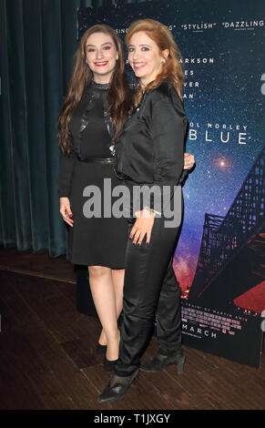 Carol Morley und Amber Doig-Thorne am Aus blauen Exklusive Siebung an Picturehouse Zentrale, Piccadilly. Stockfoto