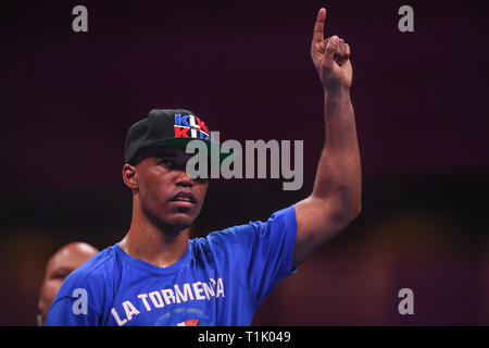 Oxon Hill, Maryland, USA. 24 Mär, 2019. ARGENIS MENDEZ feiert nach dem Junior welterwweight Match im MGM National Harbor in Oxon Hill, Maryland. Credit: Amy Sanderson/ZUMA Draht/Alamy leben Nachrichten Stockfoto