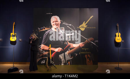 Christies, King Street, London, UK. 27. März, 2019. Christie's enthüllen die langerwartete Vorschau der persönlichen Gitarre Sammlung von Rock'n'Roll Legende David Gilmour, Gitarrist, Sänger und Songwriter von Pink Floyd. Der erste Anschlag für die pre-sale Wanderausstellung, die 120 + Gitarre Highlights werden verkauft, mit dem Erlös Nächstenliebe zu fördern. Credit: Malcolm Park/Alamy Leben Nachrichten. Stockfoto