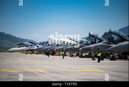 Langkawi, Malaysia. 27. März 2019. Russische und malaysische Luftwaffe Jets bereitet für Airshow an der LIMA Ausstellung Credit: Chung Jin Mac/Alamy leben Nachrichten Stockfoto