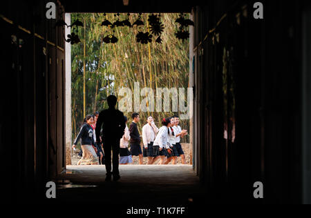 Vientiane. 22 Mär, 2019. Die Studierenden bereiten die Schule nach einer Woche Studie an China-Laos Freundschaft Schule in Muang Xay von Laos, 22. März 2019 verlassen. Mit der Funktion Chinesischen Schule in Nordlaos klicken Sie trägt zum kulturellen Austausch, die lokale Entwicklung Credit: Wang Jingqiang/Xinhua/Alamy leben Nachrichten Stockfoto