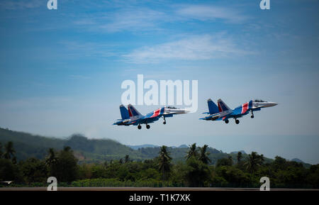 Langkawi, Malaysia. 27. März 2019. Zwei russische Sukhoi für Airshow an der LIMA Ausstellung Credit: Chung Jin Mac/Alamy leben Nachrichten Stockfoto