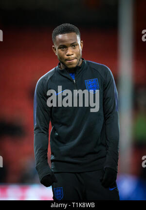 Bournemouth, UK. 26 Mär, 2019. Ademola Lookman (FC Everton) von England U21 pre Match während der internationalen Freundschaftsspiel zwischen England U 21 und U 21 in der Goldsands Stadion, Bournemouth, England am 26. März 2019. Foto von Andy Rowland. Credit: Andrew Rowland/Alamy leben Nachrichten Stockfoto