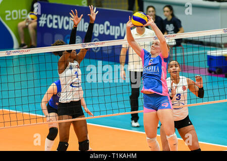 Candy Arena, Monza, Italien. 27. März, 2019. CEV Volleyball Challenge Cup Frauen, Final, 2 Bein. Micha Danielle Hancock von Saugella Monza während des Spiels zwischen Saugella Monza und Aydin BBSK im Candy Arena Italien. Credit: Claudio Grassi/Alamy leben Nachrichten Stockfoto