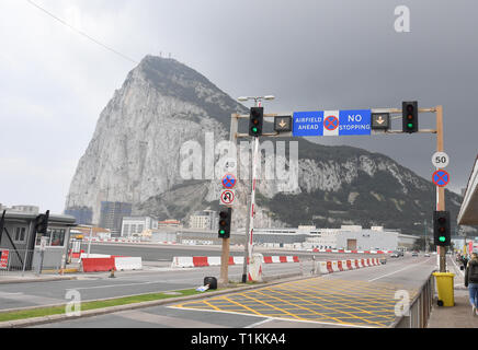 Allgemeine Ansicht der Start- und Landebahn am Flughafen Gibraltar. Stockfoto