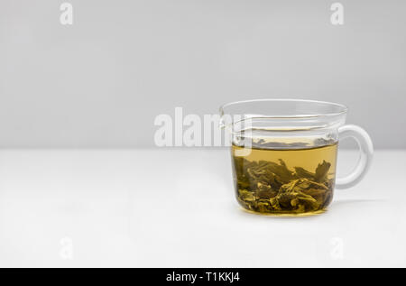 Glas Wasserkocher mit Tee. Teil 20. Stockfoto