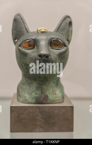 Ägypten. Kopf einer Katze mit bernsteinfarbenen Augen. Carlsberg Glyptotek Museum. Kopenhagen. Dänemark. Stockfoto