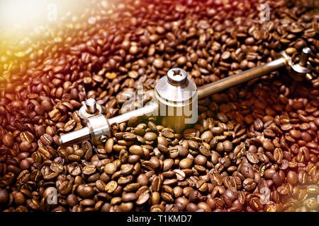 Frisch gerösteten Kaffeebohnen closeup Stockfoto