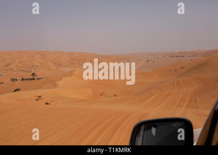 Ansicht aus einem 4WD in die Wahiba Sands Wüste von Oman Stockfoto