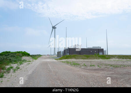 Kraftwerk und Windmühlen Niederlande Seeland Middelburg Stockfoto