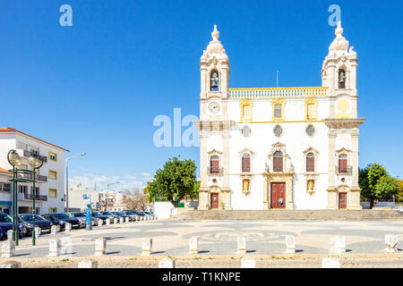 Katholische Kirche im 18. Jahrhundert namens Igreja do Carmo in Faro, Algarve, Portugal Stockfoto