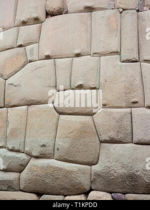 Alten Inka Stone Wall in der Stadt Cusco, Peru. Stein arbeiten Stockfoto