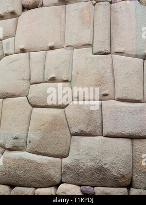 Alten Inka Stone Wall in der Stadt Cusco, Peru. Stein arbeiten Stockfoto