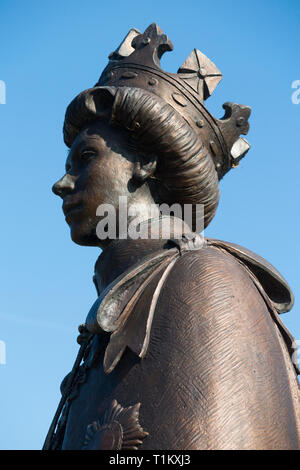 Statue von Königin Elizabeth II. von dem Bildhauer James Butler bei Runnymede, Surrey. Runnymede war der Ort der Unterzeichnung der Magna Charta im Jahre 1215 AD. UK. (106) Stockfoto