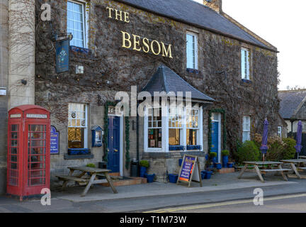 Dem Besen Inn - (Public House) - High Street, Coldstream, Scottish Borders, Schottland, Großbritannien Stockfoto