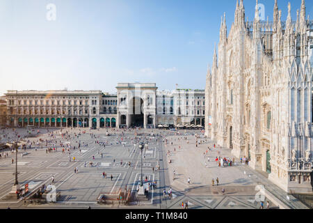 MILANO, Italien - 31 May 2016: Piazza Duomo mit dem Dom und Shopping Galerie Vittorio Emanuele II in Mailand, Italien. Stockfoto