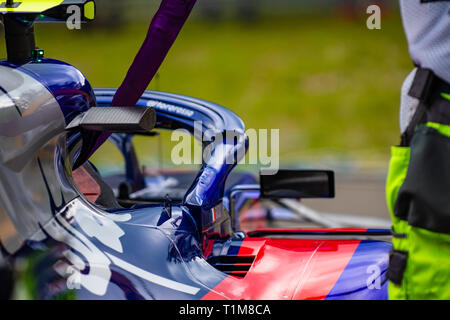 Spielberg/Österreich - 06/29/2018 - Das zerbrochene Toro Rosso Honda STR 13 #10 Pierre GASLY (FRA) von der Strecke entfernt werden, nachdem der Franzose brach. Stockfoto