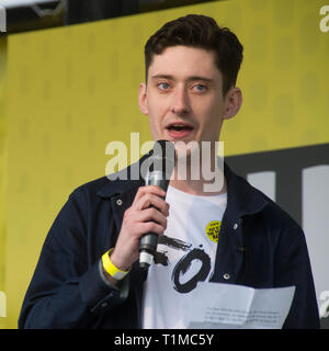 London, UK, 23. März 2019 - Harry McNeill (24) von Glasgow auf der "unter die Leute" März und Rallye, an der rund eine Million Mitarbeiter Stockfoto