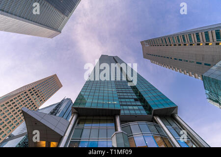 Minato Bezirk, Tokyo, Japan - 17. November 2017: Hochhaus Gebäude in Tokio in der Nähe von Higashi-Shimbashi Bereich. Im Royal Park Shiodome Tower, Panasonic Buildin Stockfoto